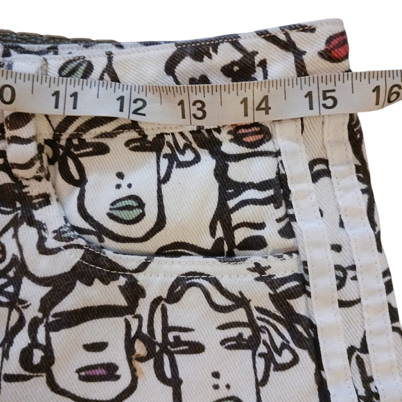 ADIDAS ORIGINAL FIORUCCI Shorts.  Womens.  Size Medium. - Picture 9 of 14